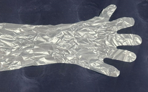 Protótipo de luva de palpação confeccionado com material biodegradável
